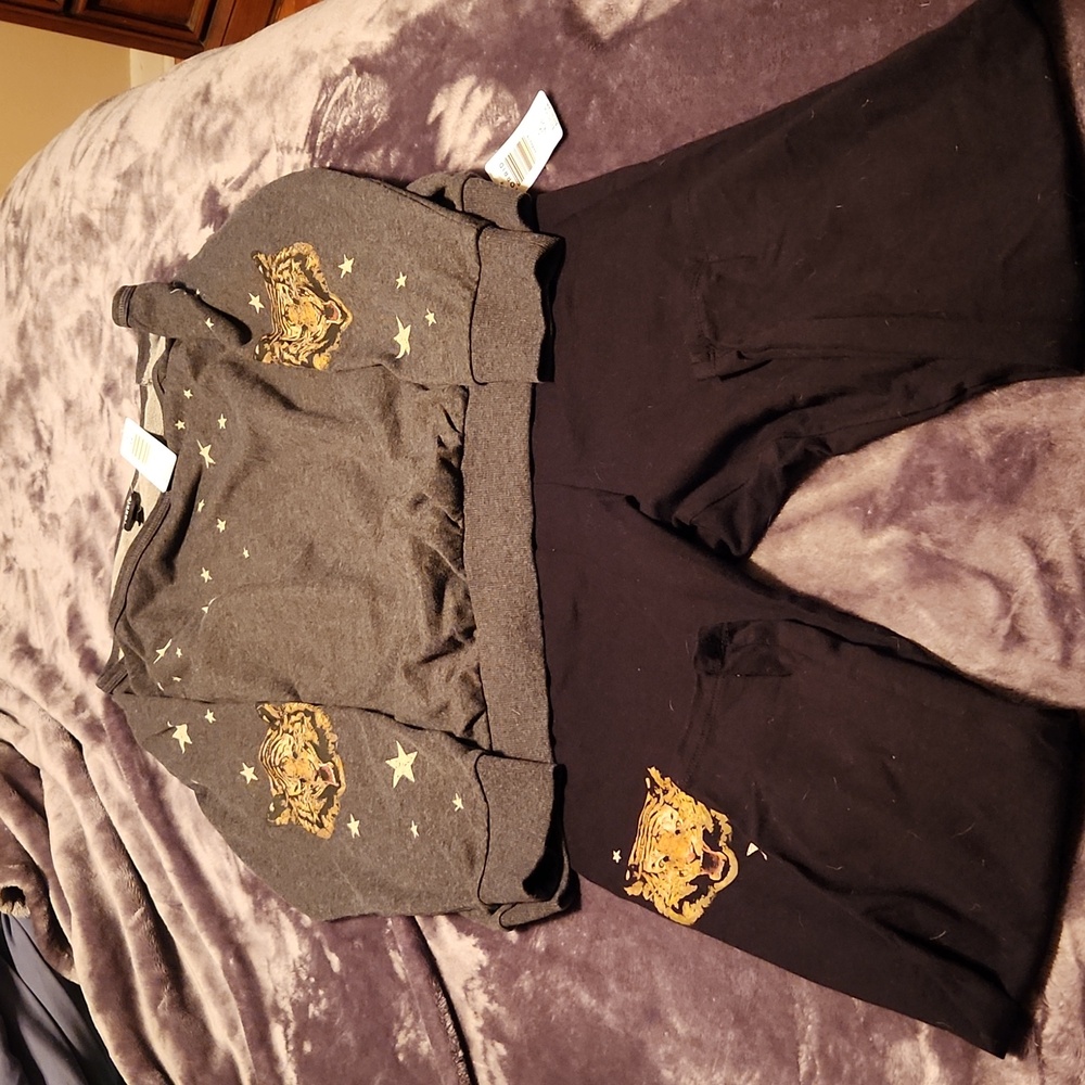 Torrid Tiger and Star  Off the Shoulder Sweatshirt and Crop Legging Set. 18/ 20